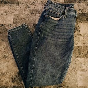 Universal thread jeans (SOLD)